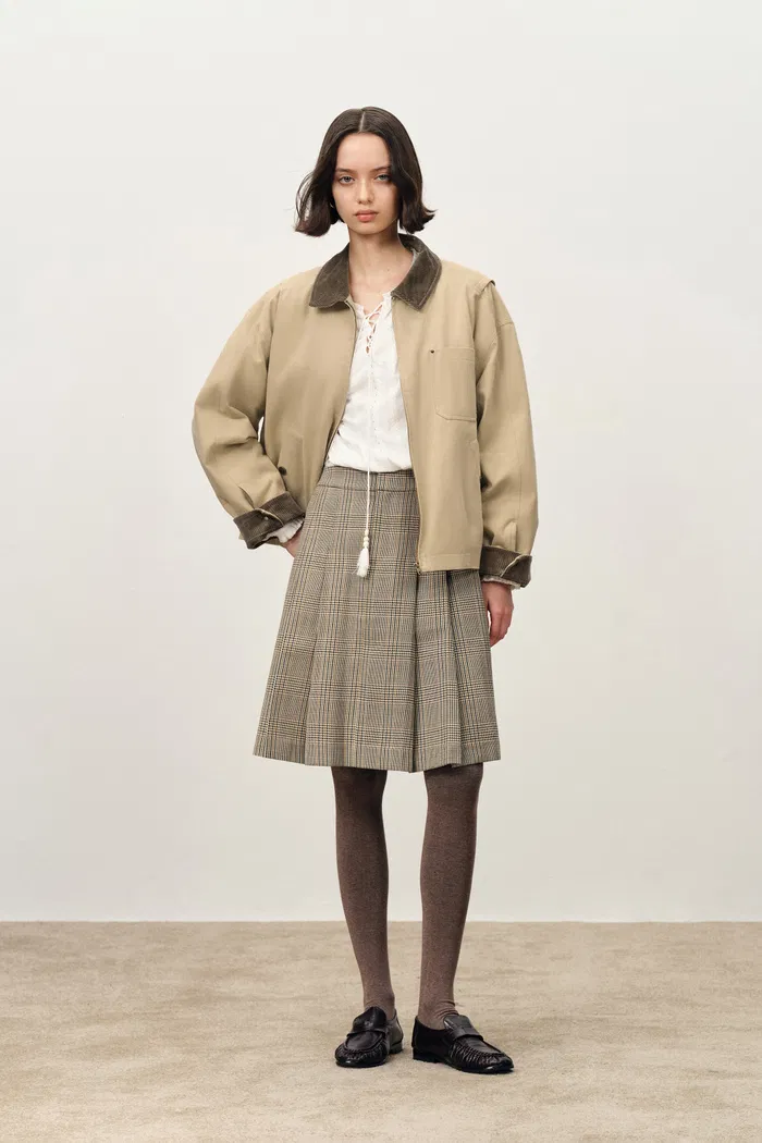 10014-june-contrast-corduroy-collar-quilted-short-jacket-in-cotton-twill-1.webp