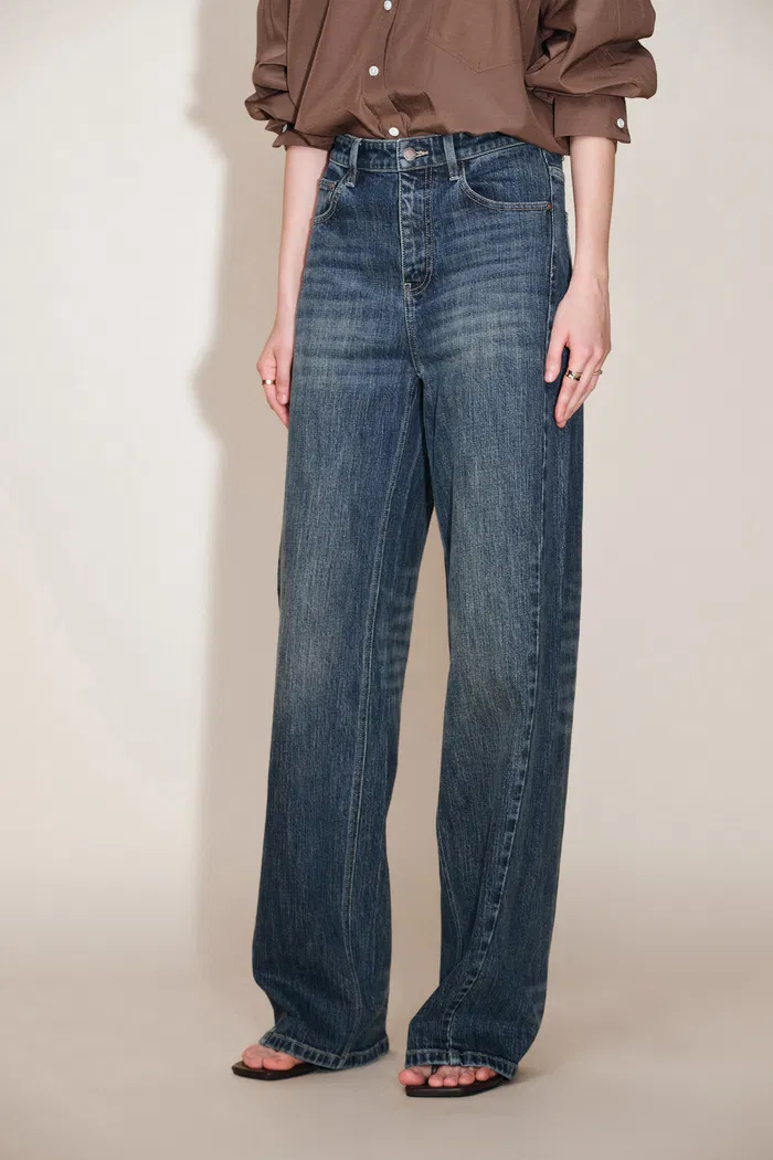 10089-jennifer-forward-seams-barrel-leg-jeans-in-cotton-denim-1.webp