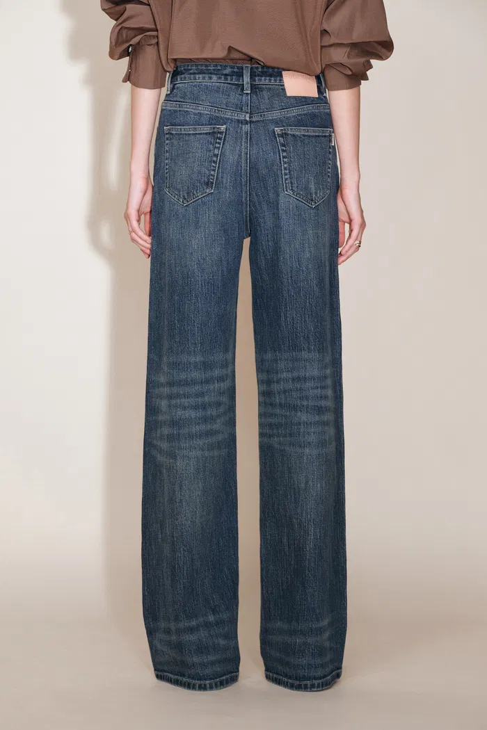 10089-jennifer-forward-seams-barrel-leg-jeans-in-cotton-denim-1.webp