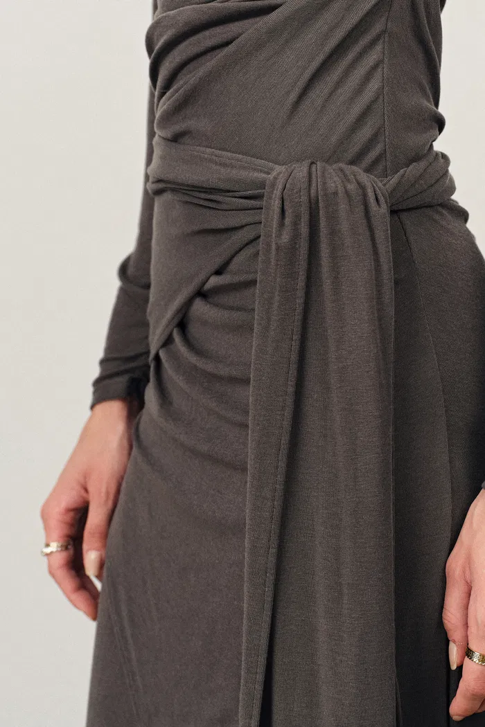 10177-viet-runched-pleated-long-sleeve-maxi-dress-in-tencel-merino-knit-1.webp