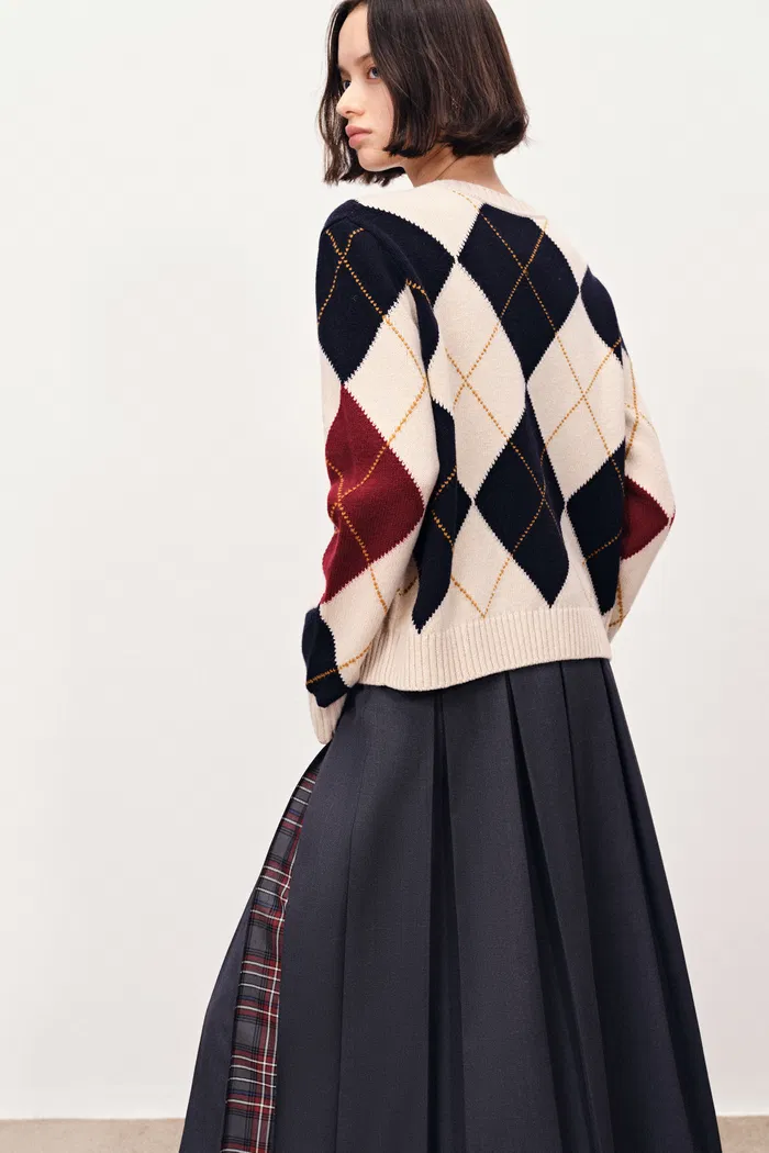 10201-hart-argyle-cardigan-in-merino-wool-knit-1.webp