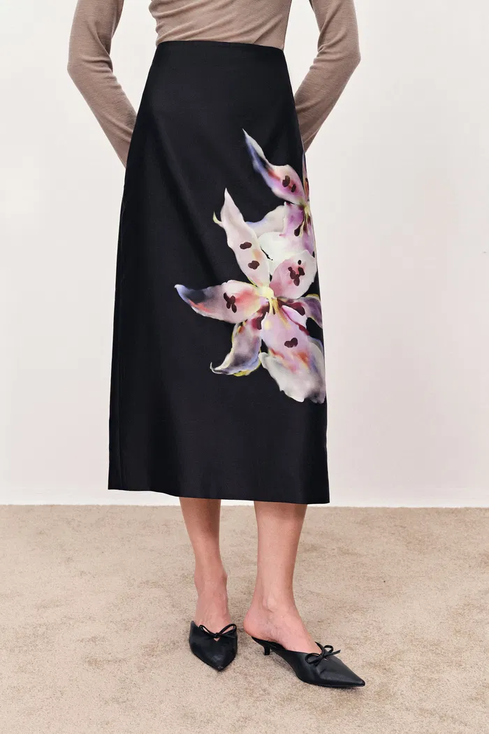 10267-miltonia-hand-painted-straight-skirt-in-silk-wool-satin-1.webp