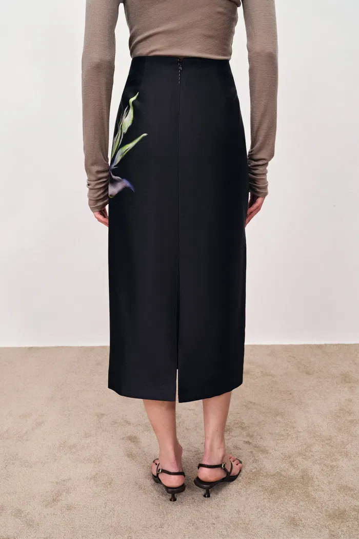 10267-miltonia-hand-painted-straight-skirt-in-silk-wool-satin-1.webp