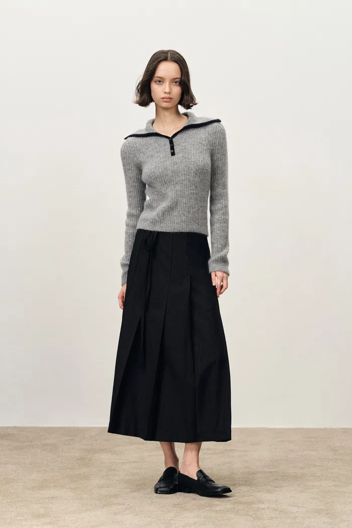 10321-julie-large-lapel-contrast-collar-fitted-sweater-in-wool-alpaca-blend-1.webp