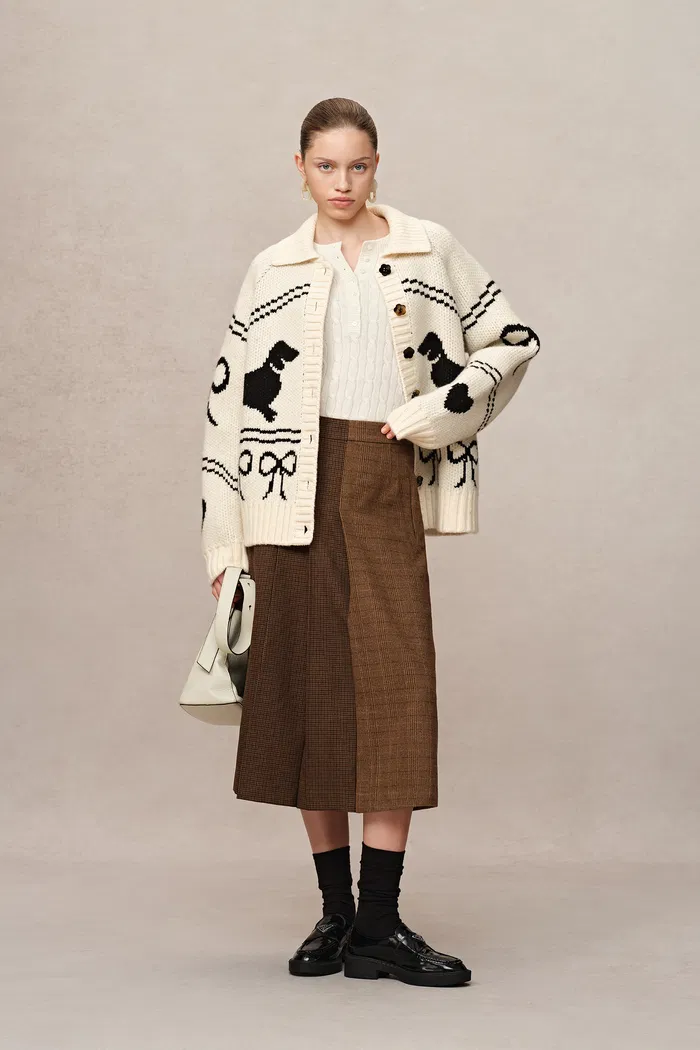 10435-perla-dachshunds-jacquard-cardigan-in-chucky-merino-wool-knit-1.webp