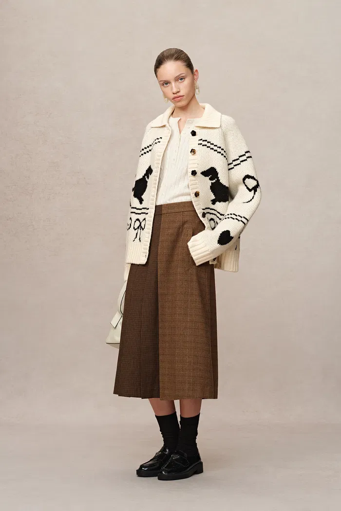 10435-perla-dachshunds-jacquard-cardigan-in-chucky-merino-wool-knit-1.webp
