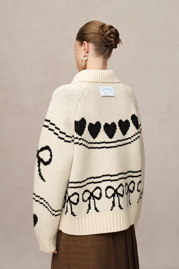 10435-perla-dachshunds-jacquard-cardigan-in-chucky-merino-wool-knit-1.webp
