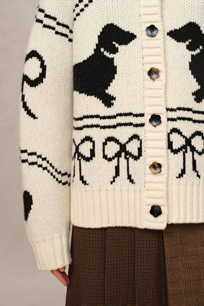 10435-perla-dachshunds-jacquard-cardigan-in-chucky-merino-wool-knit-1.webp