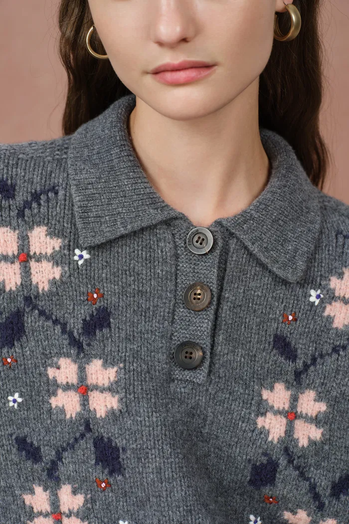 1050-fika-floral-knit-polo-shirt-in-merino-wool-knit-1.webp