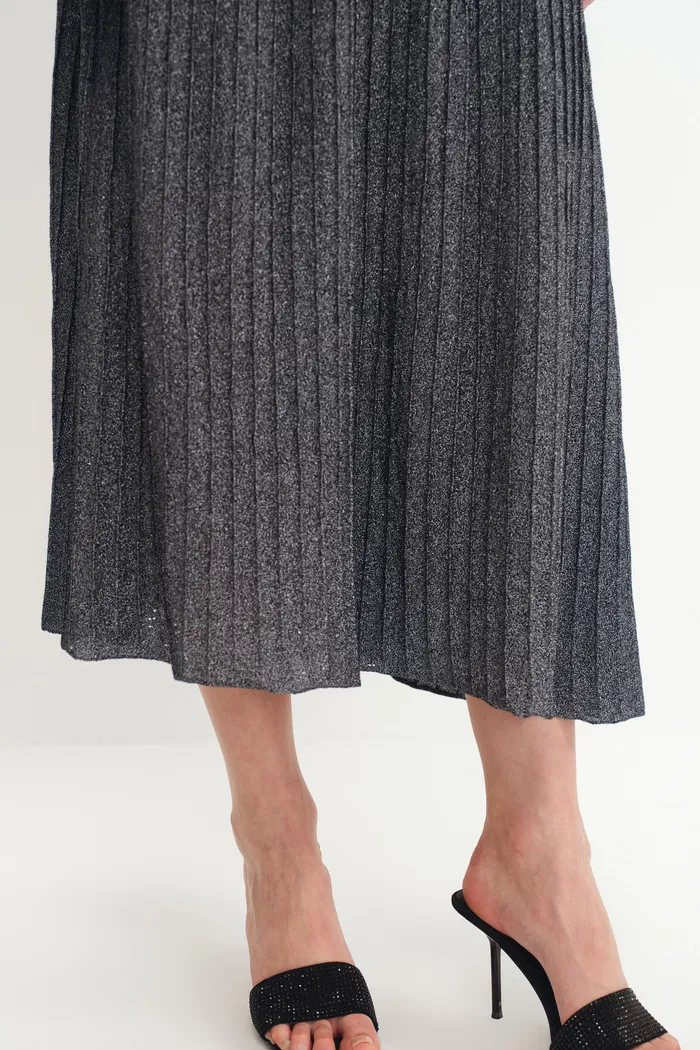 10677-hadley-slanted-hem-skirt-in-metallic-yarn-1.webp