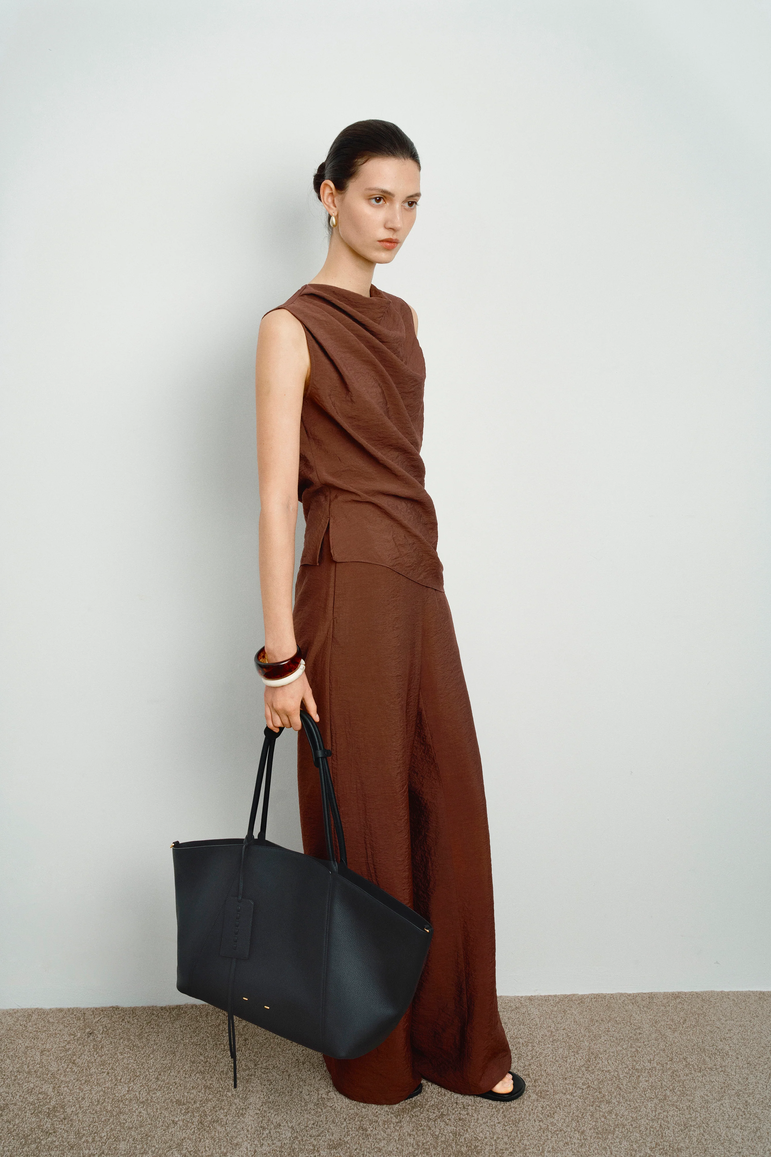 11242-brera-convertible-tote-bag-large-in-full-grain-leather-and-suede-1.webp