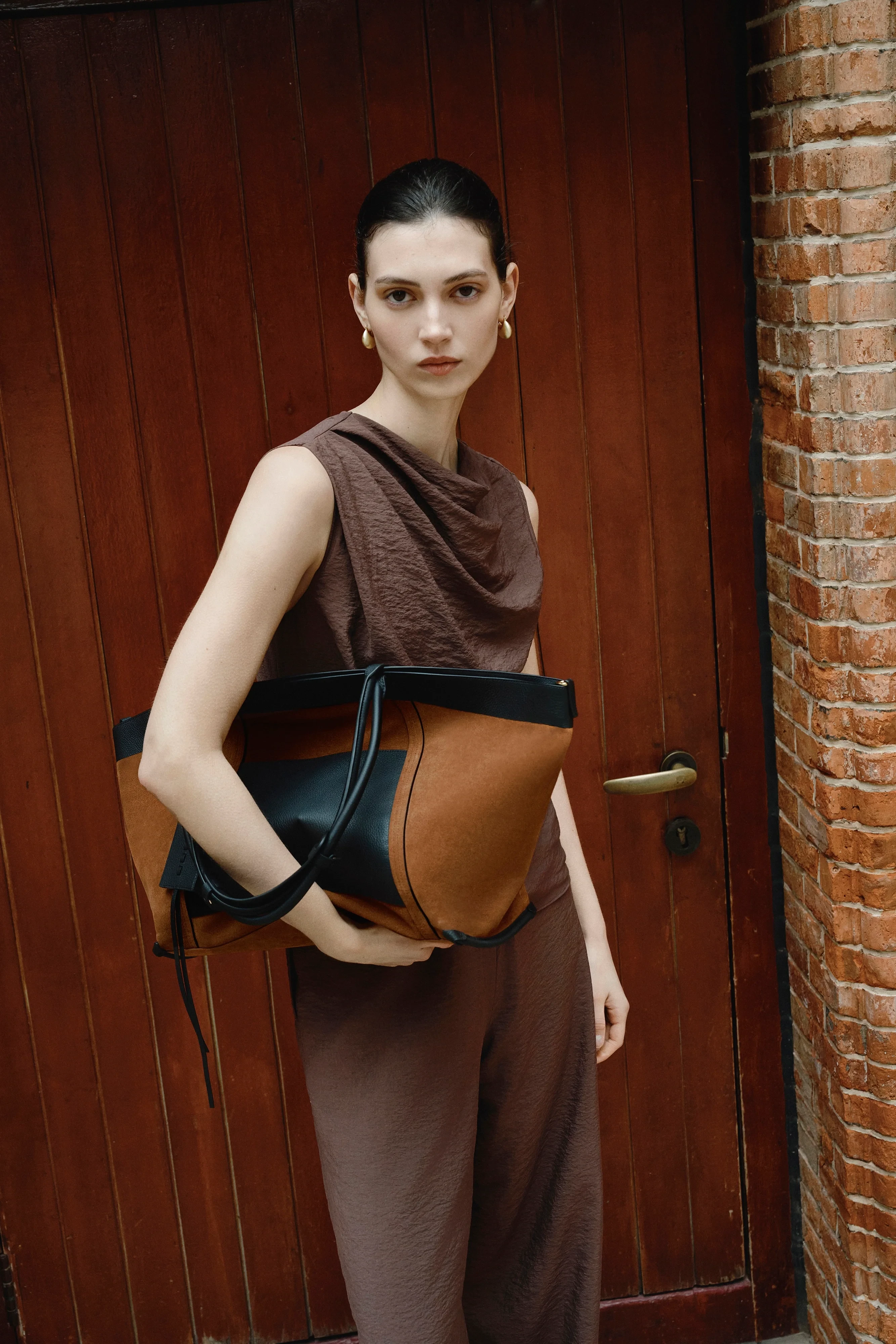 11242-brera-convertible-tote-bag-large-in-full-grain-leather-and-suede-1.webp