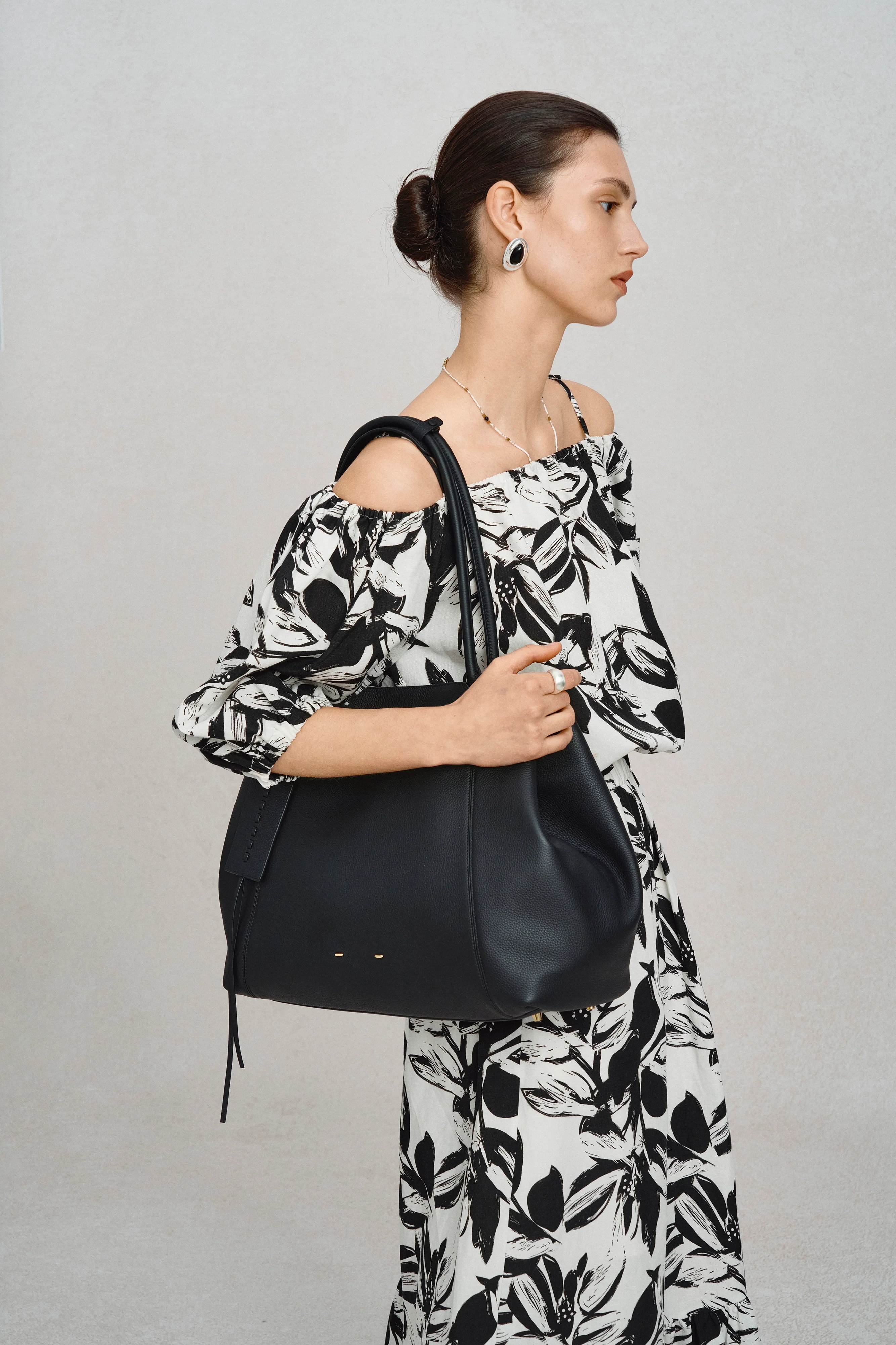 11242-brera-convertible-tote-bag-large-in-full-grain-leather-and-suede-1.webp