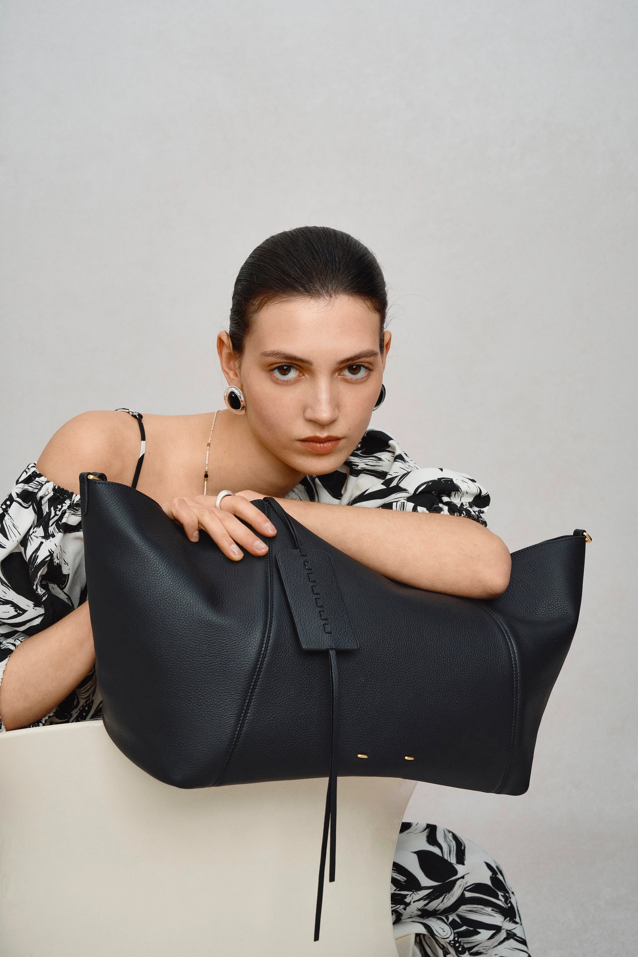11242-brera-convertible-tote-bag-large-in-full-grain-leather-and-suede-1.webp
