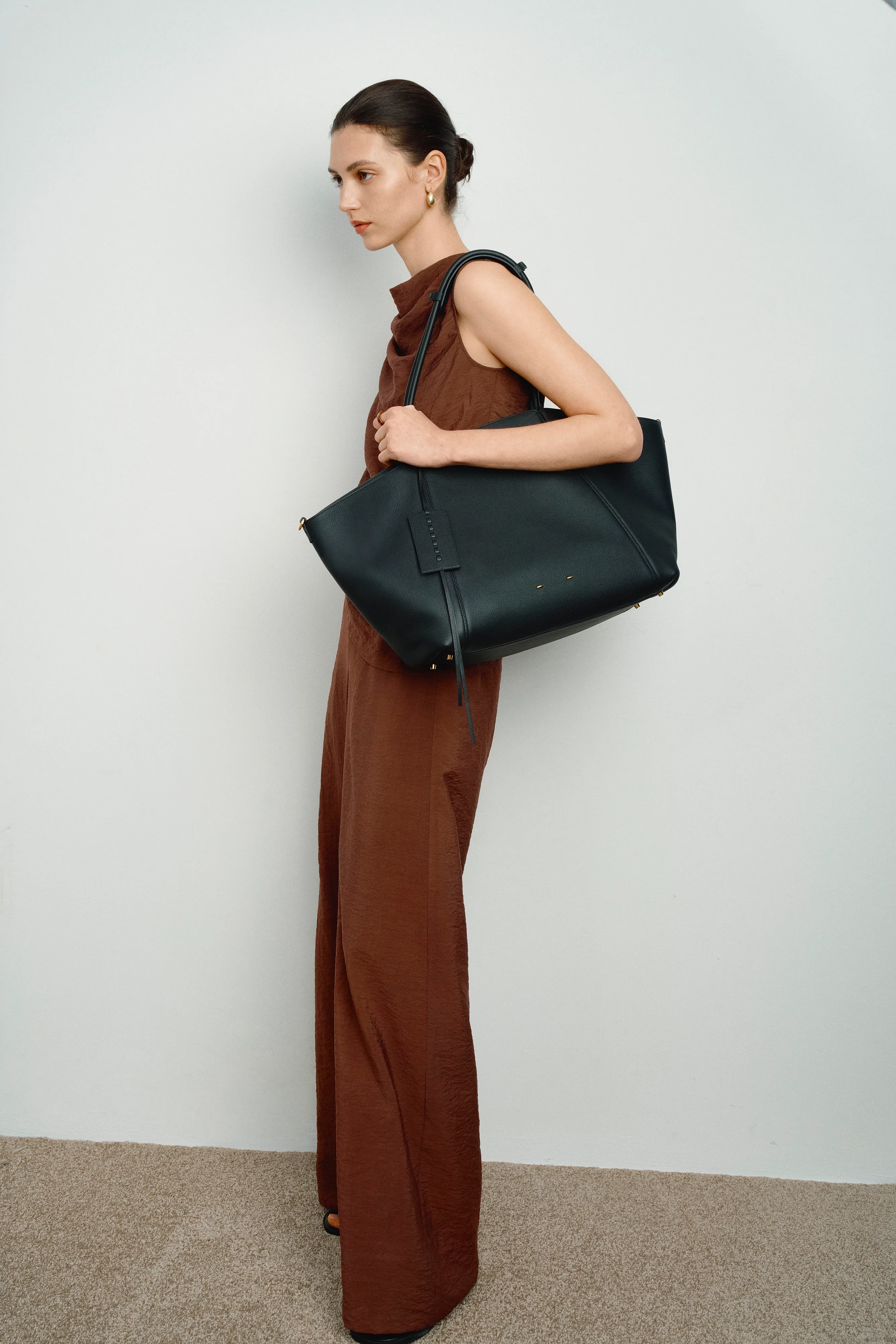 11242-brera-convertible-tote-bag-large-in-full-grain-leather-and-suede-1.webp