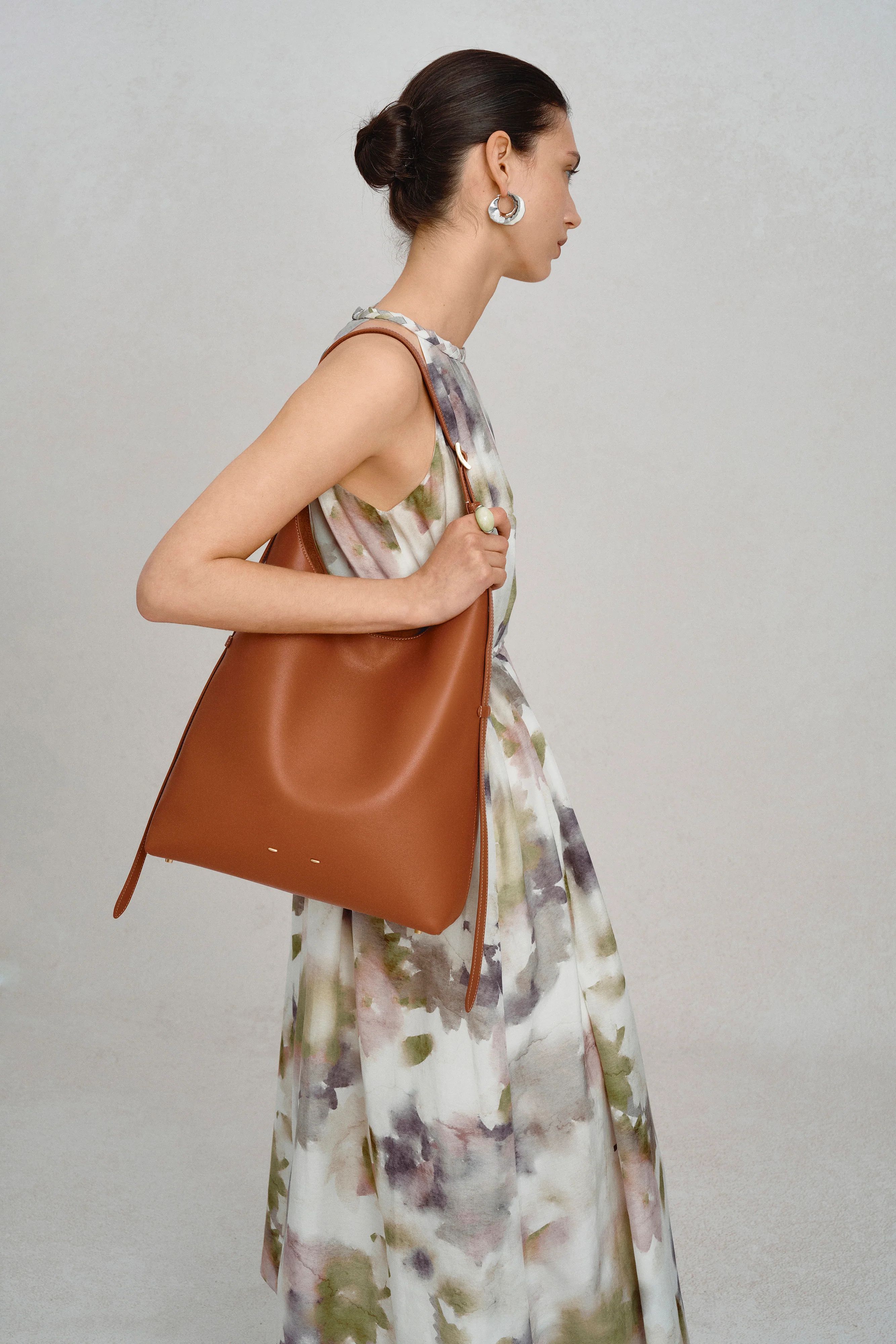 11276-duomo-hobo-bag-medium-in-nappa-leather-1.webp
