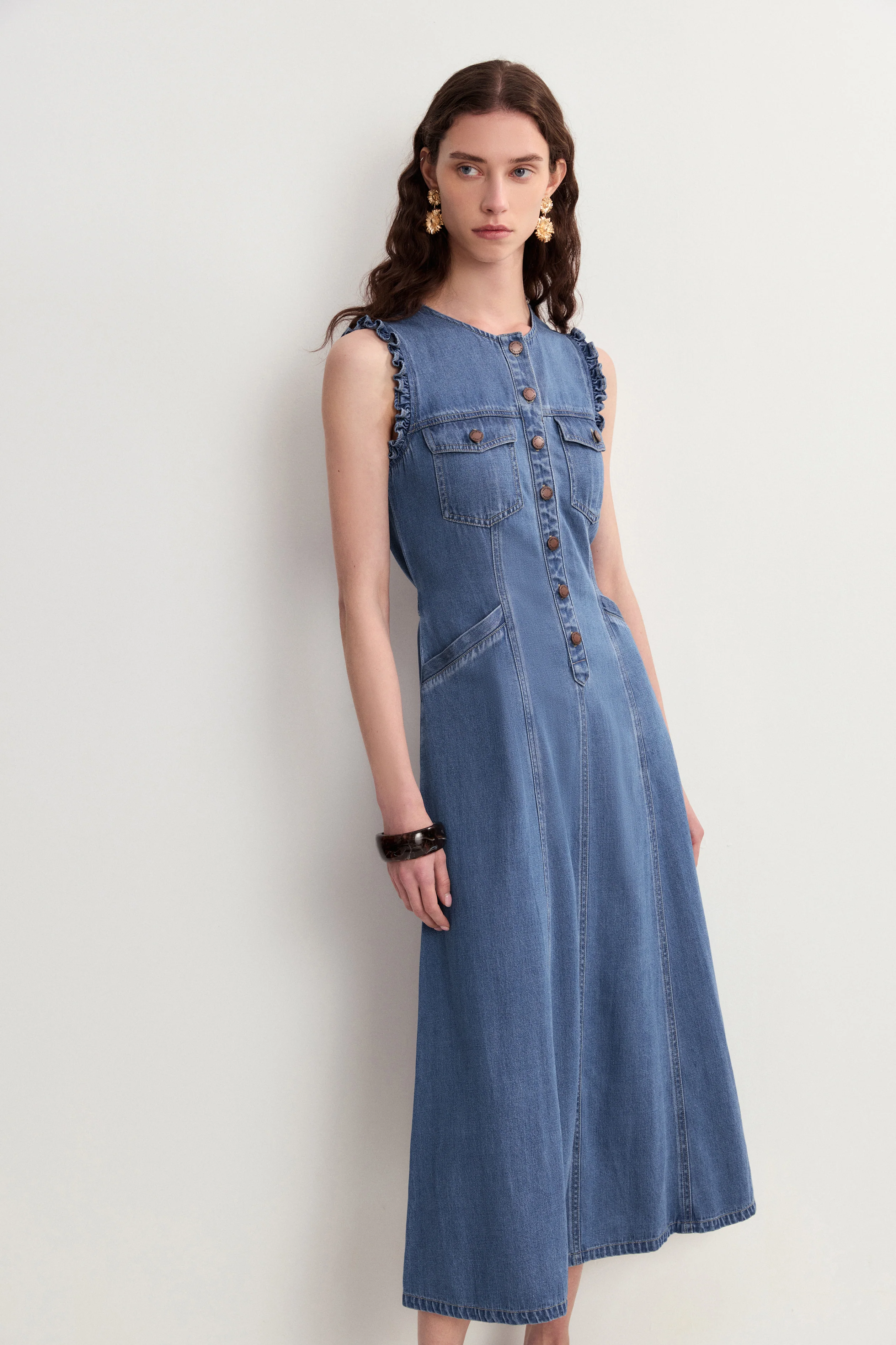 113-amelia-scallop-buttoned-cinched-midi-dress-in-cotton-linen-denim-1.webp
