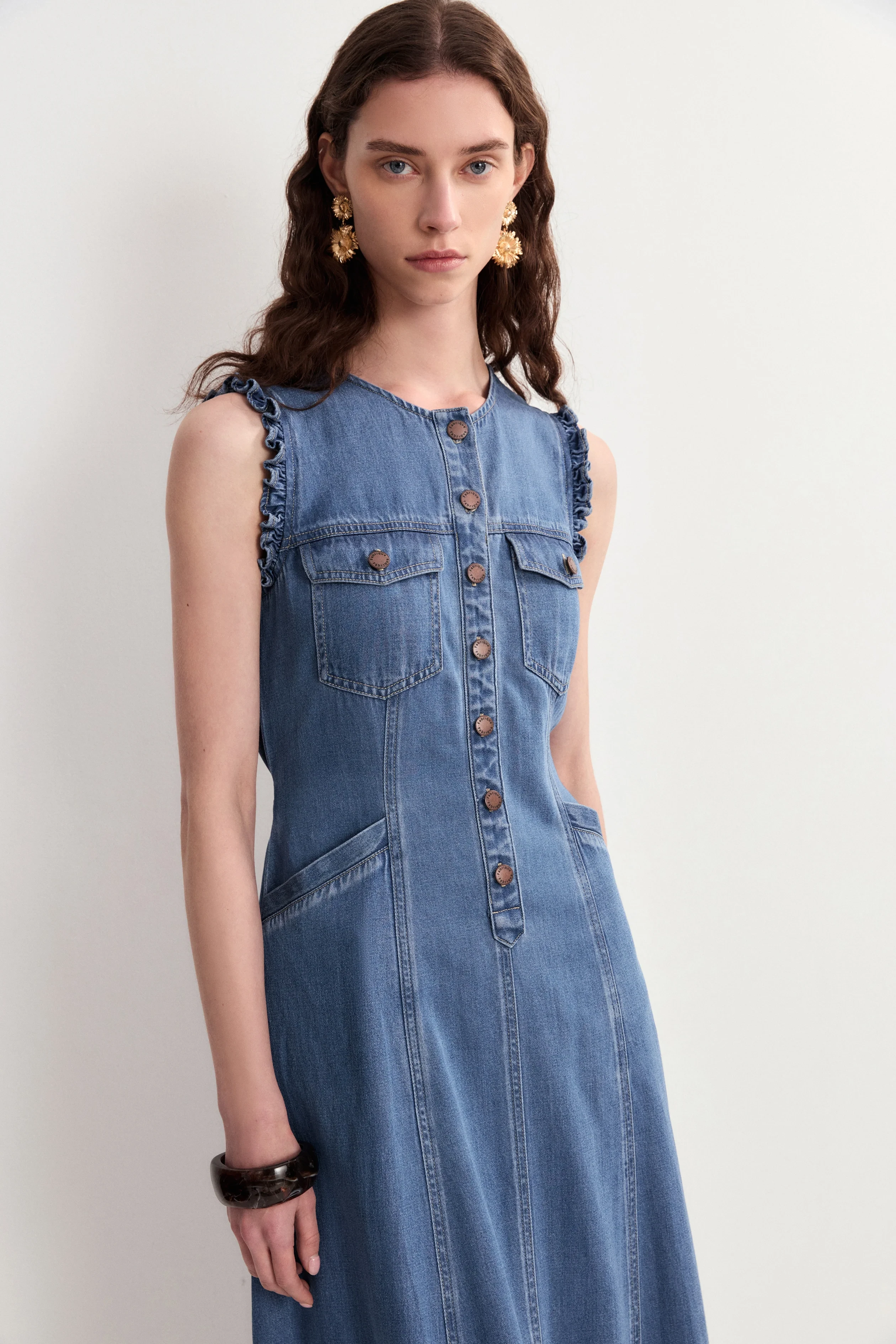113-amelia-scallop-buttoned-cinched-midi-dress-in-cotton-linen-denim-1.webp
