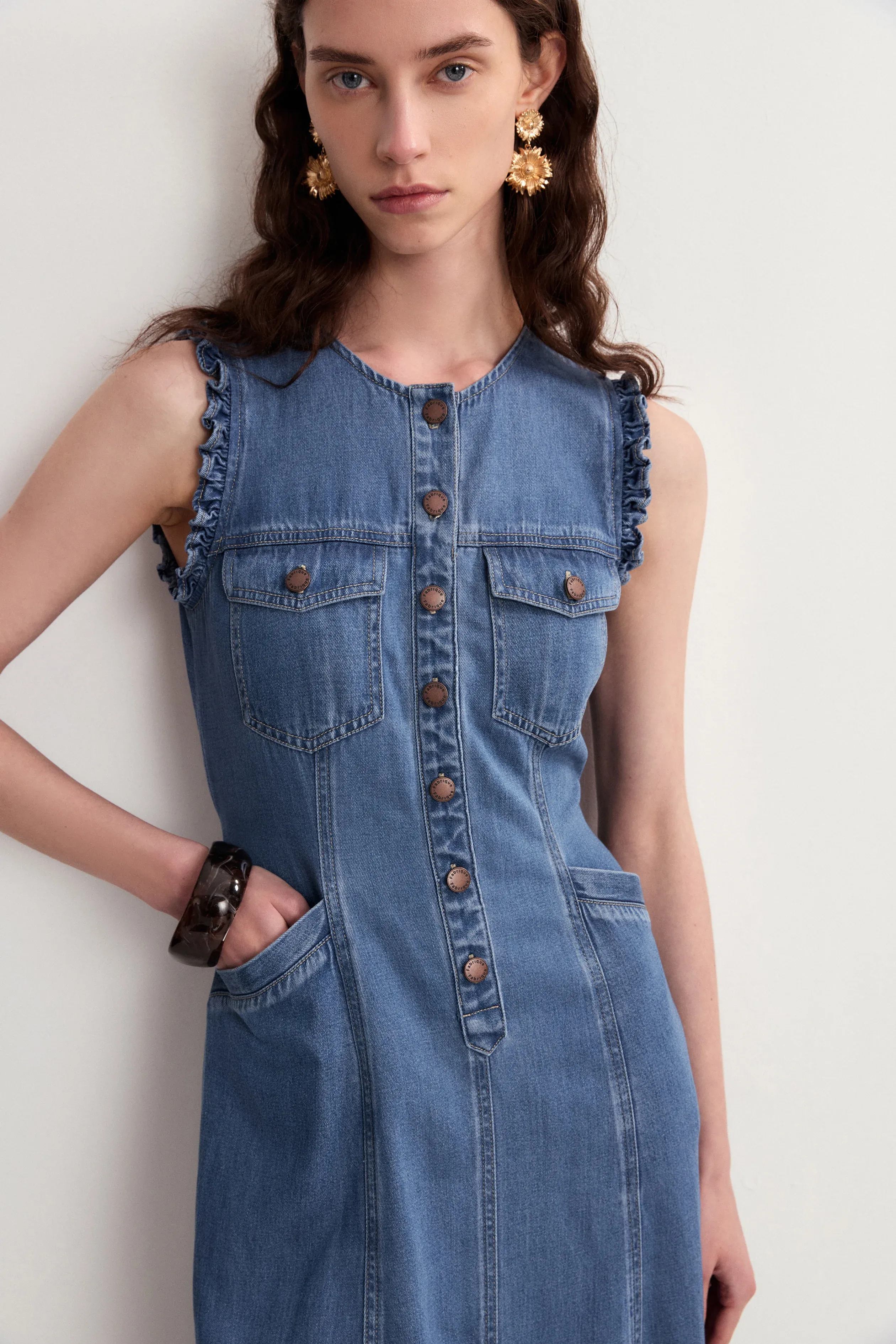 113-amelia-scallop-buttoned-cinched-midi-dress-in-cotton-linen-denim-1.webp
