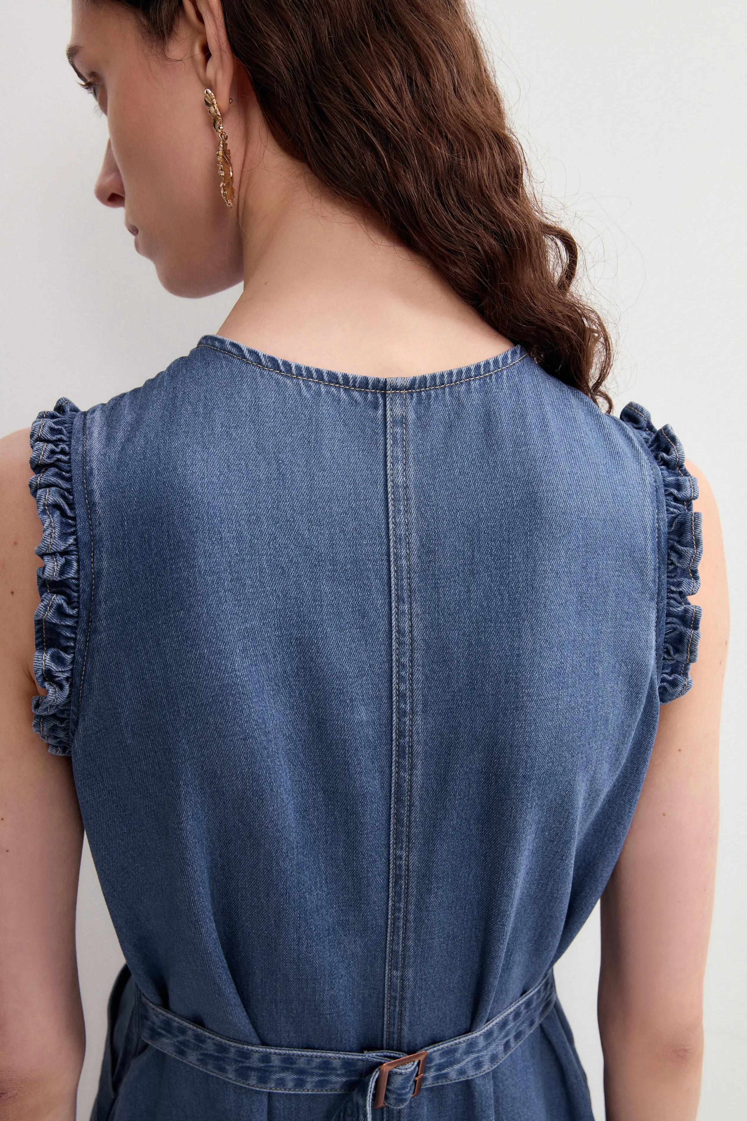 113-amelia-scallop-buttoned-cinched-midi-dress-in-cotton-linen-denim-1.webp