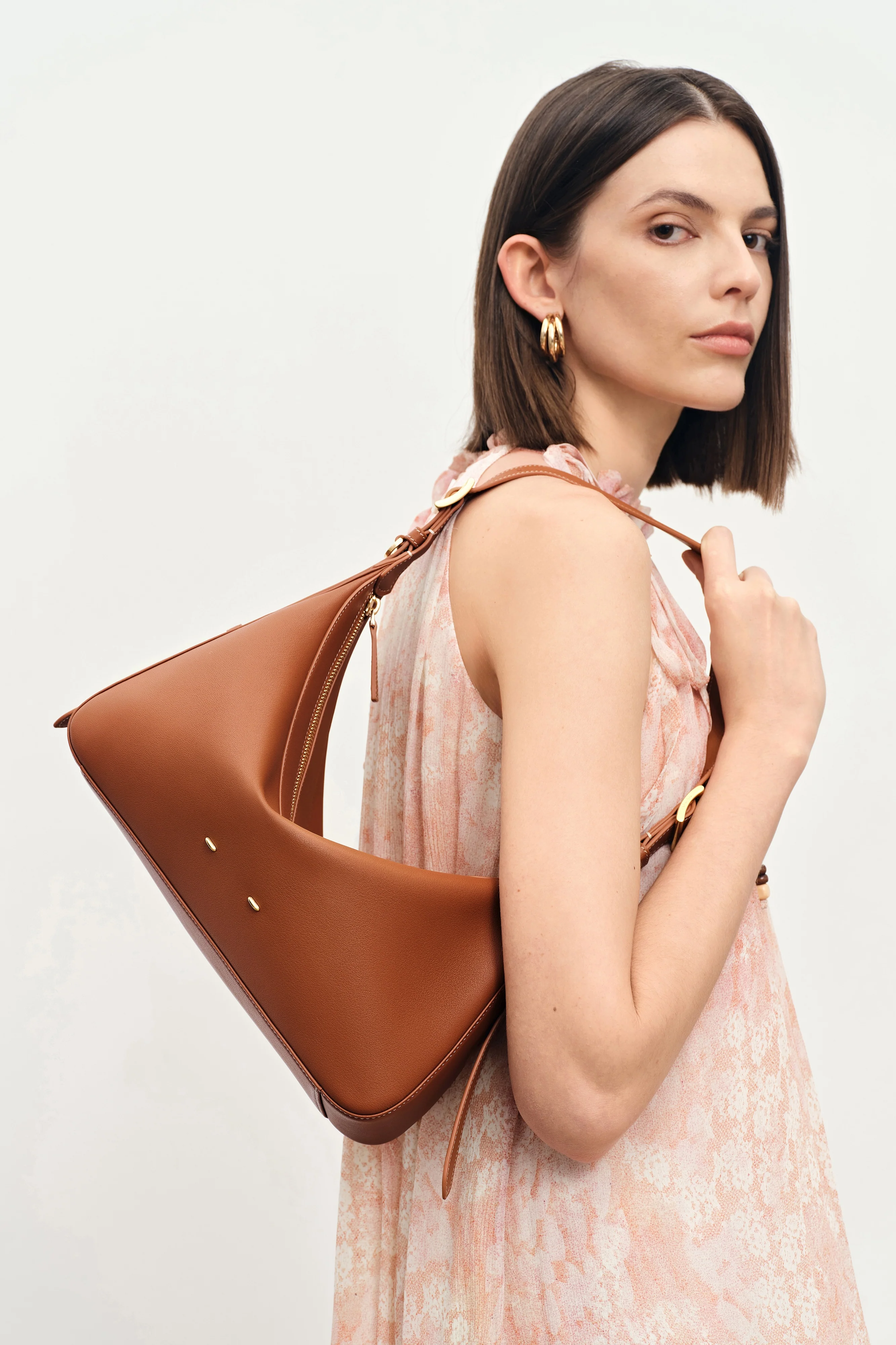 11391-navigli-shoulder-hobo-bag-in-nappa-calfskin-1.webp