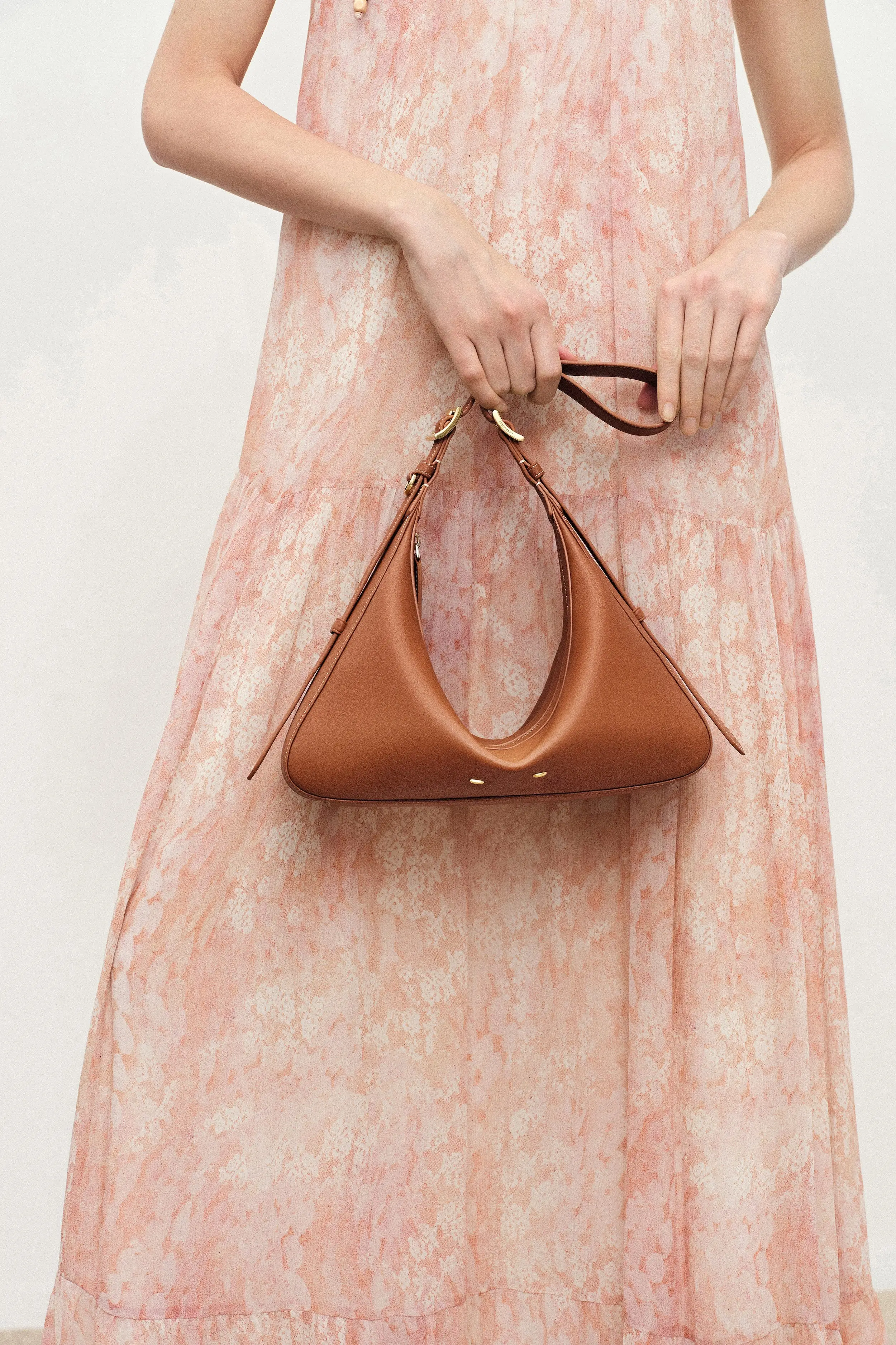 11391-navigli-shoulder-hobo-bag-in-nappa-calfskin-1.webp