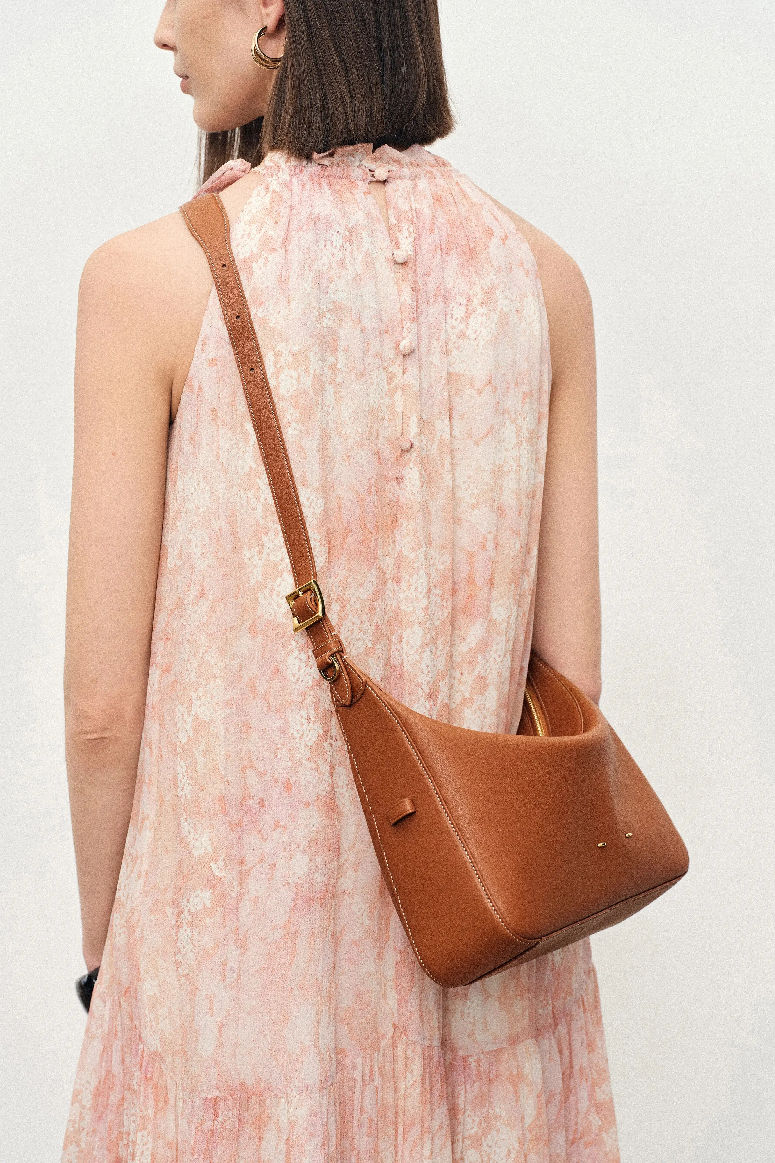 11391-navigli-shoulder-hobo-bag-in-nappa-calfskin-1.webp