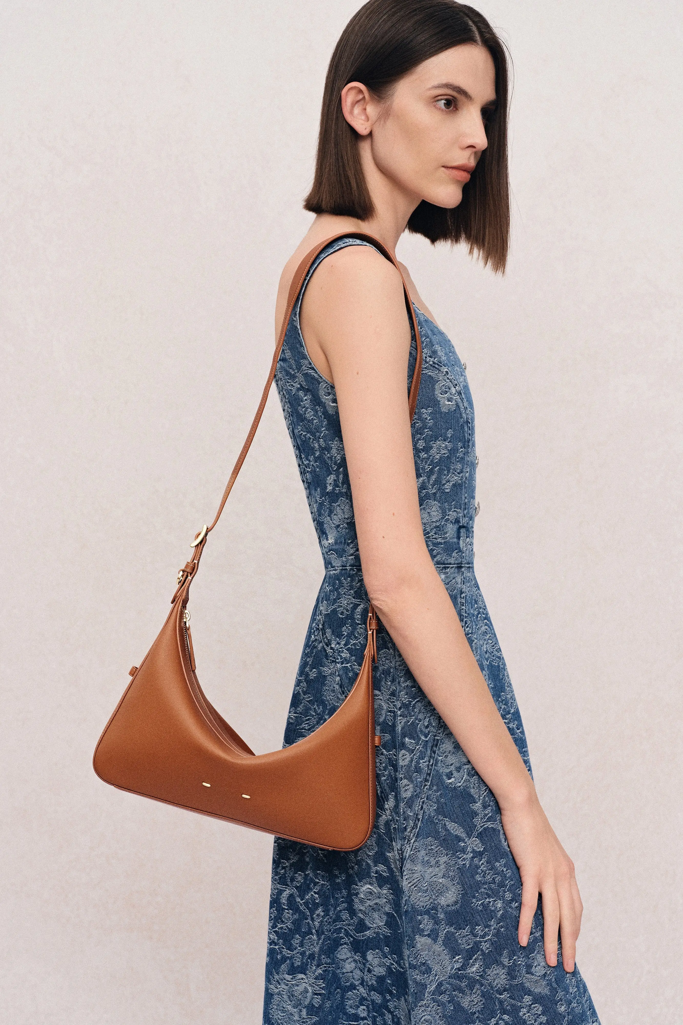 11391-navigli-shoulder-hobo-bag-in-nappa-calfskin-1.webp
