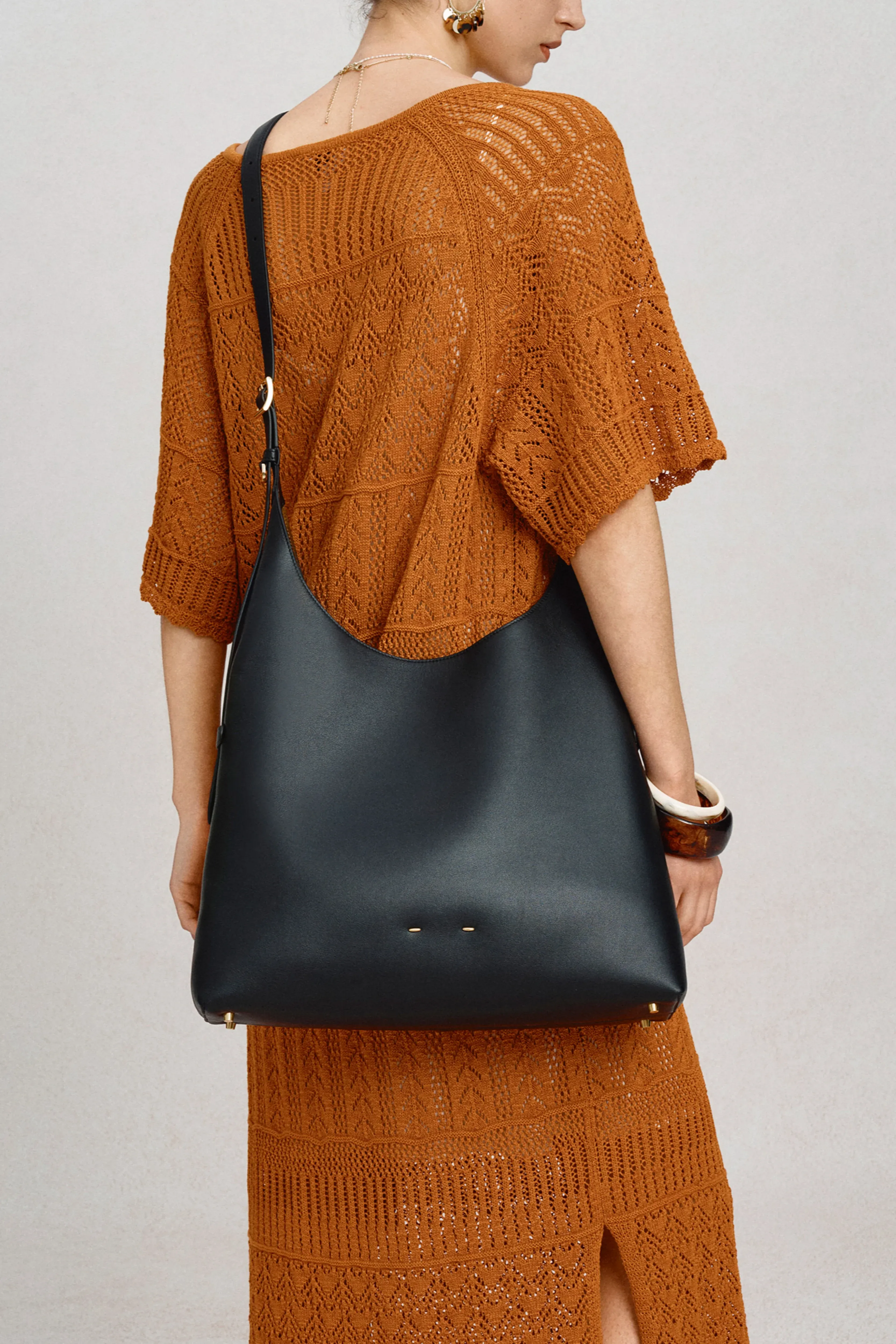 11525-duomo-hobo-bag-large-in-calfskin-leather-1.webp