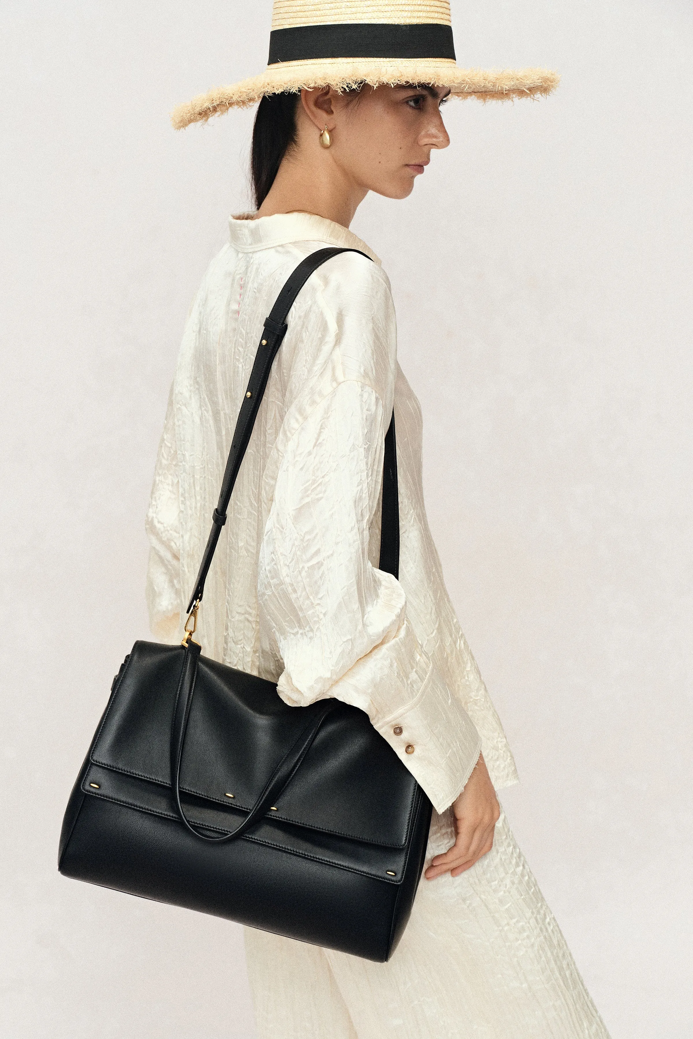 11942-rialto-double-flap-handbag-in-calfskin-leather-1.webp
