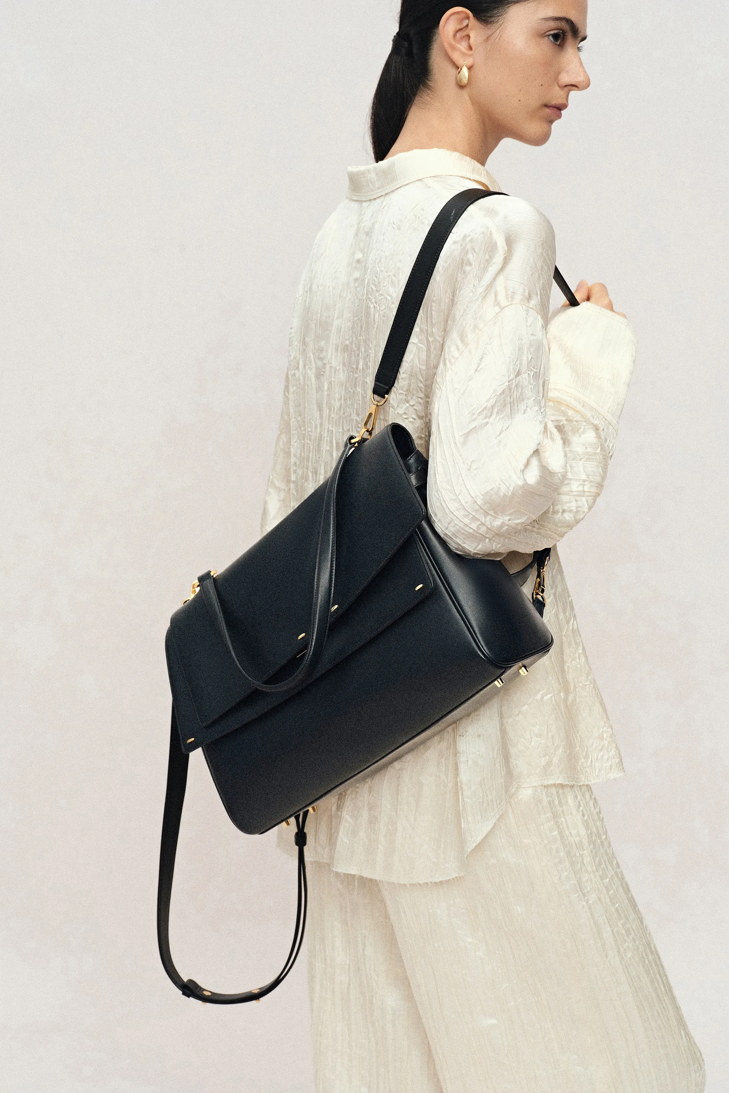 11942-rialto-double-flap-handbag-in-calfskin-leather-1.webp