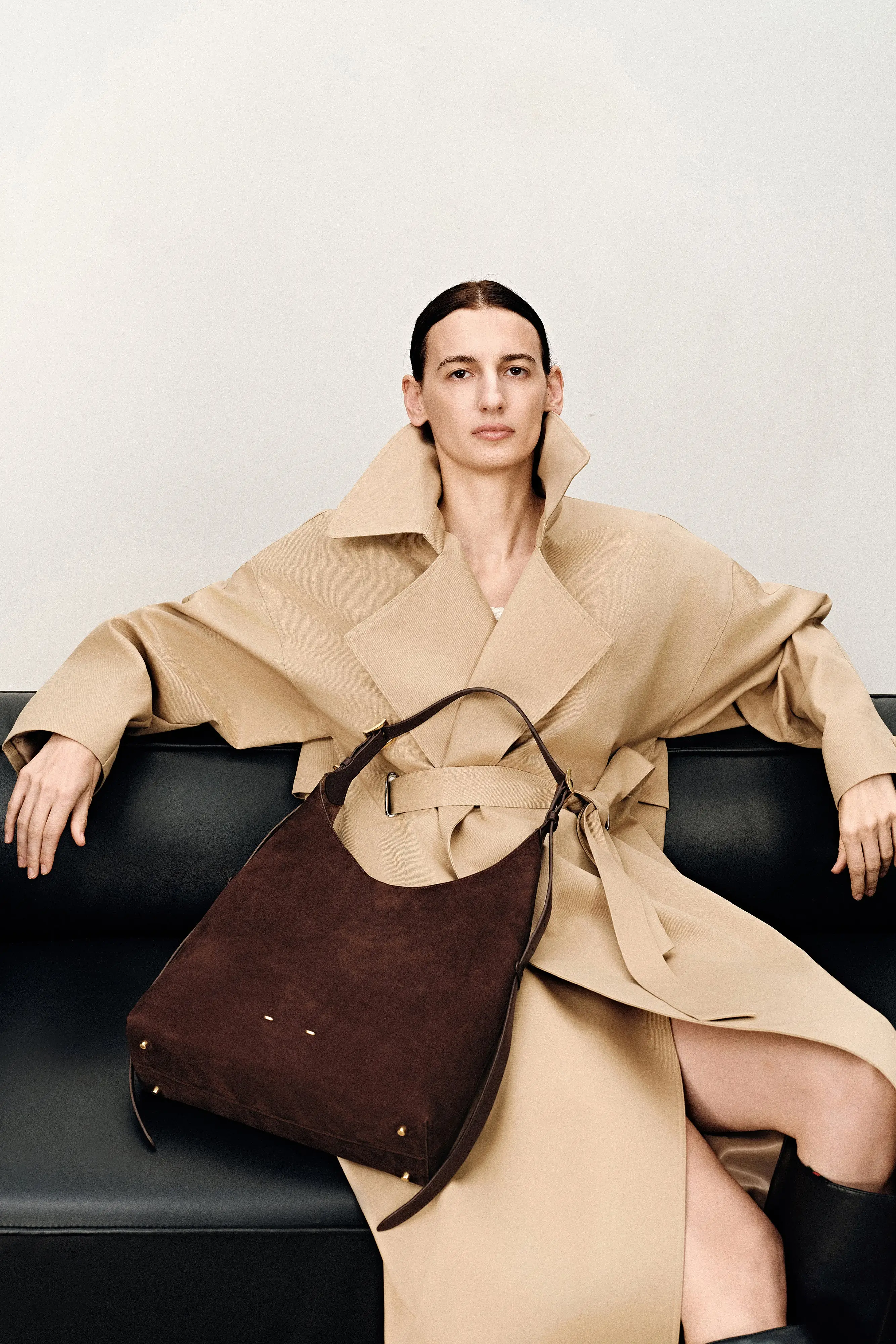 12109-duomo-medium-hobo-bag-in-top-grain-nubuck-leather-1.webp