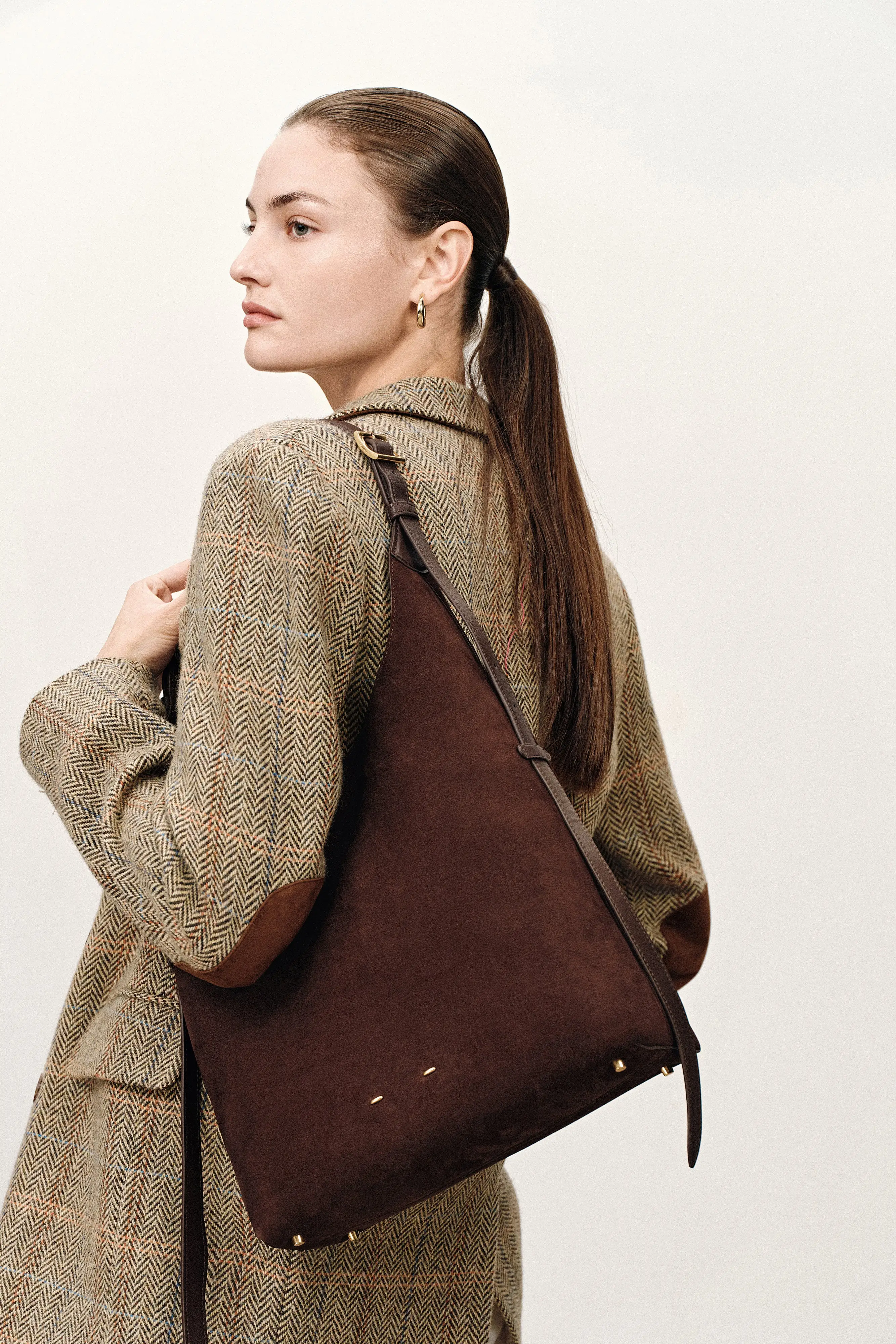12109-duomo-medium-hobo-bag-in-top-grain-nubuck-leather-1.webp