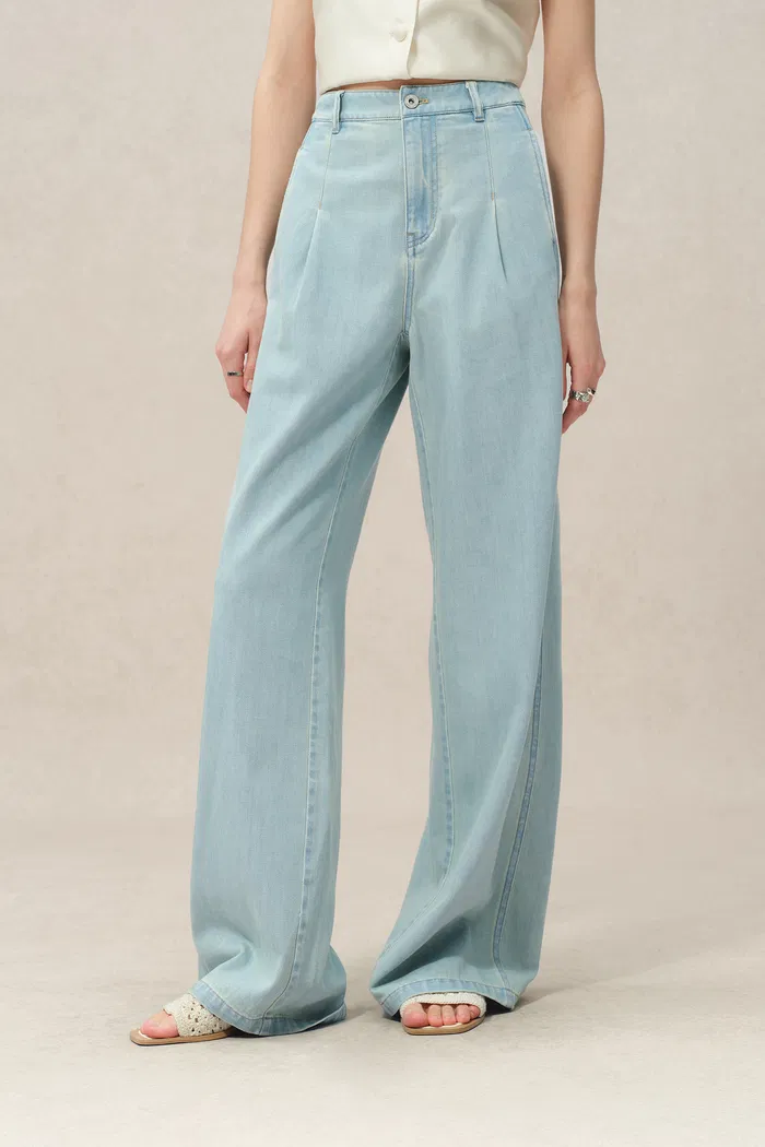 Cindy Lightweight Wide Leg Jeans in Light Washed Denim