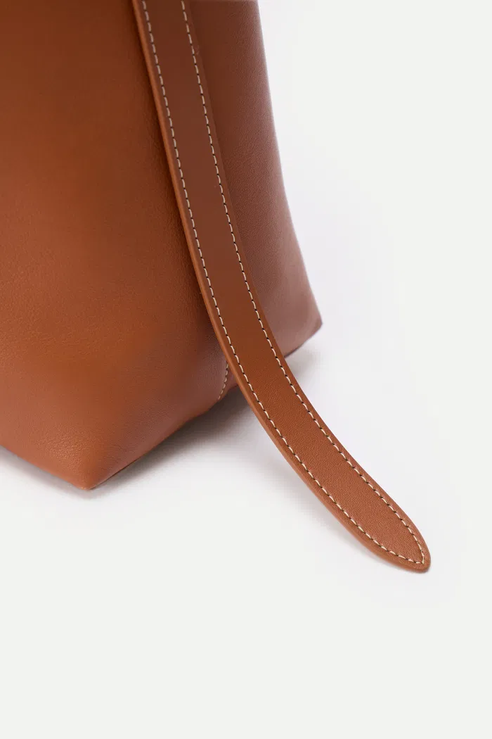 13024-fab-duomo-hobo-bag-medium-in-nappa-leather-1.webp