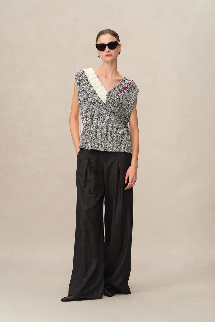 1435-coco-reversible-knit-vest-in-chunky-wool-1.webp