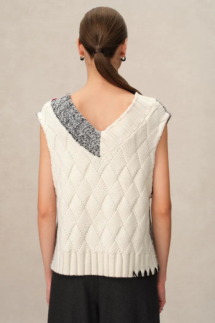 1435-coco-reversible-knit-vest-in-chunky-wool-1.webp