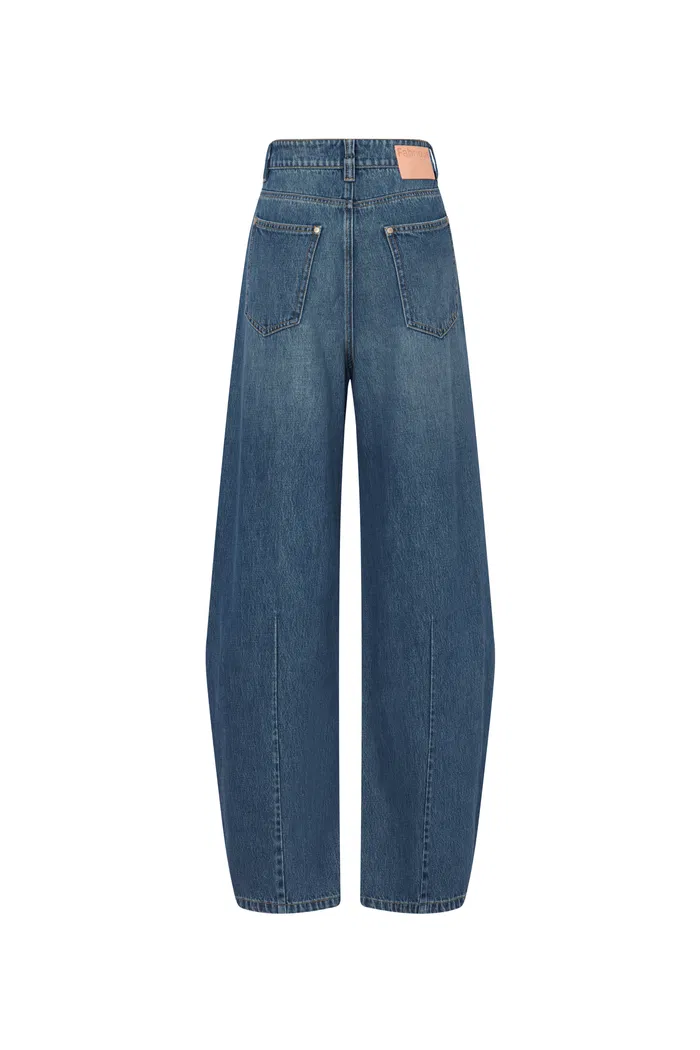 1497-luna-barrel-leg-jeans-in-cotton-denim-1.webp