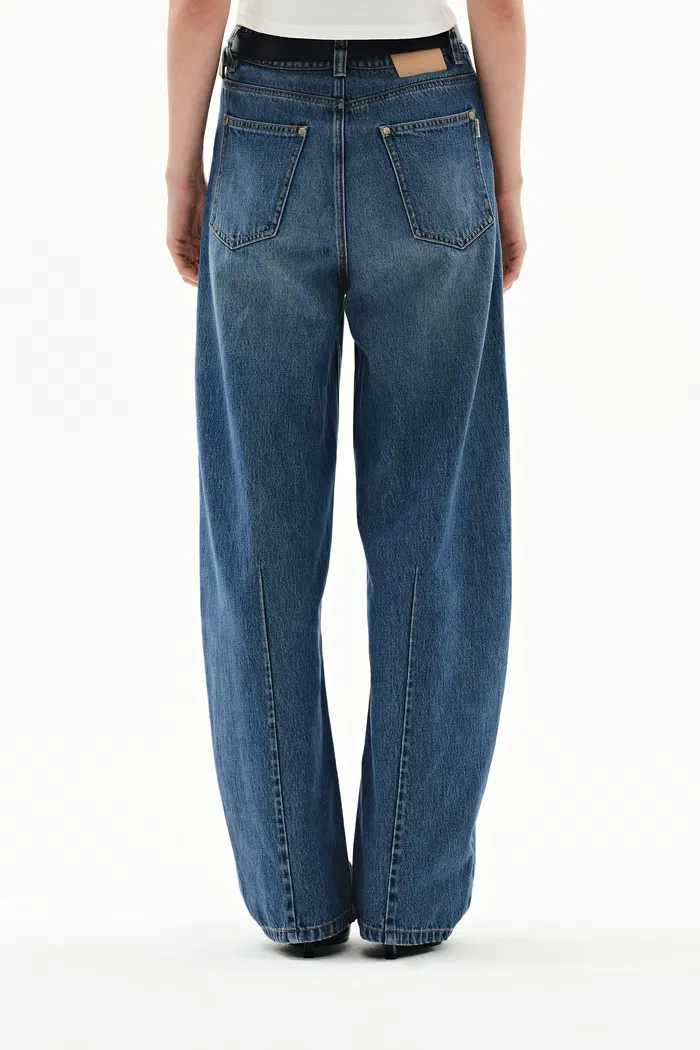 1497-luna-barrel-leg-jeans-in-cotton-denim-1.webp
