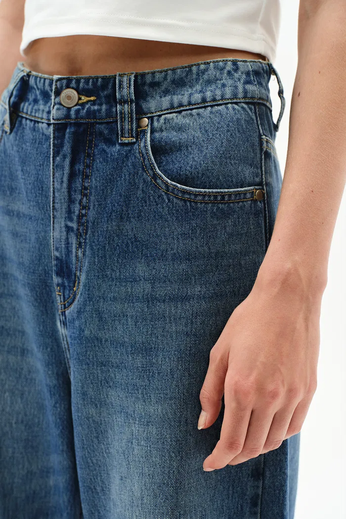 1497-luna-barrel-leg-jeans-in-cotton-denim-1.webp