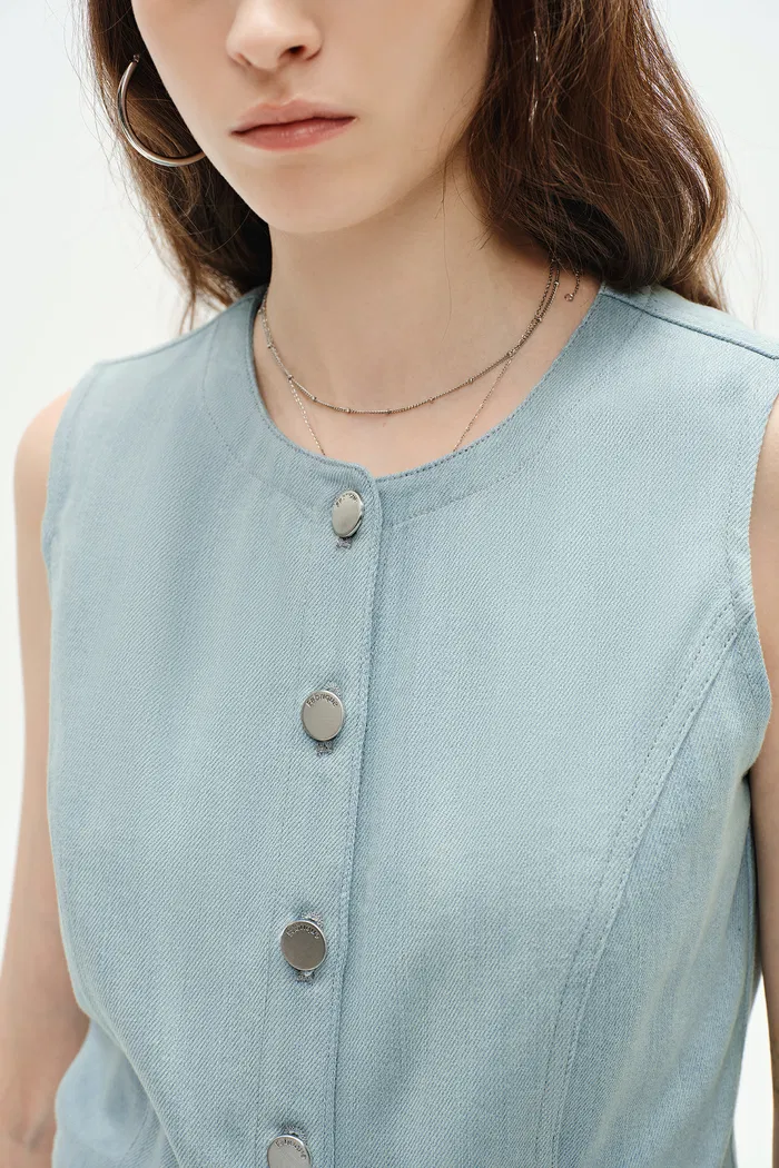 153-elodie-denim-vest-in-summer-denim-1.webp