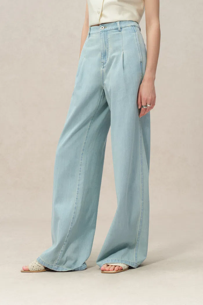 Cindy Lightweight Wide Leg Jeans in Vintage Washed Denim