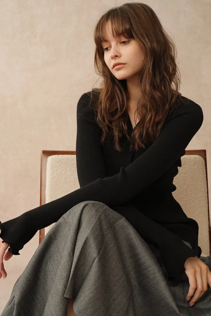 1923-katia-black-wavy-cuff-fitted-cardigan-in-stretchy-merino-wool-cable-knit-1.webp