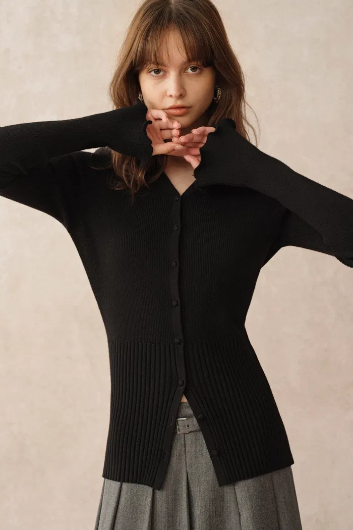 1923-katia-black-wavy-cuff-fitted-cardigan-in-stretchy-merino-wool-cable-knit-1.webp