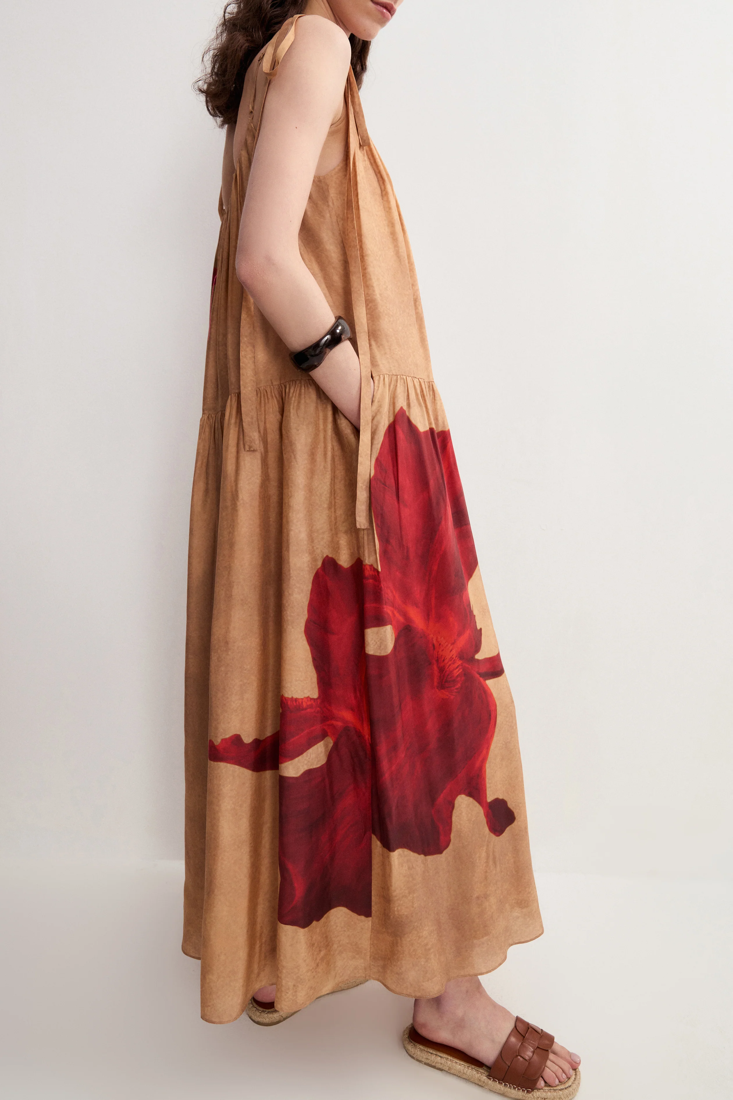 2005-abby-crimson-iris-flora-sleeveless-dress-in-lyocell-1.webp