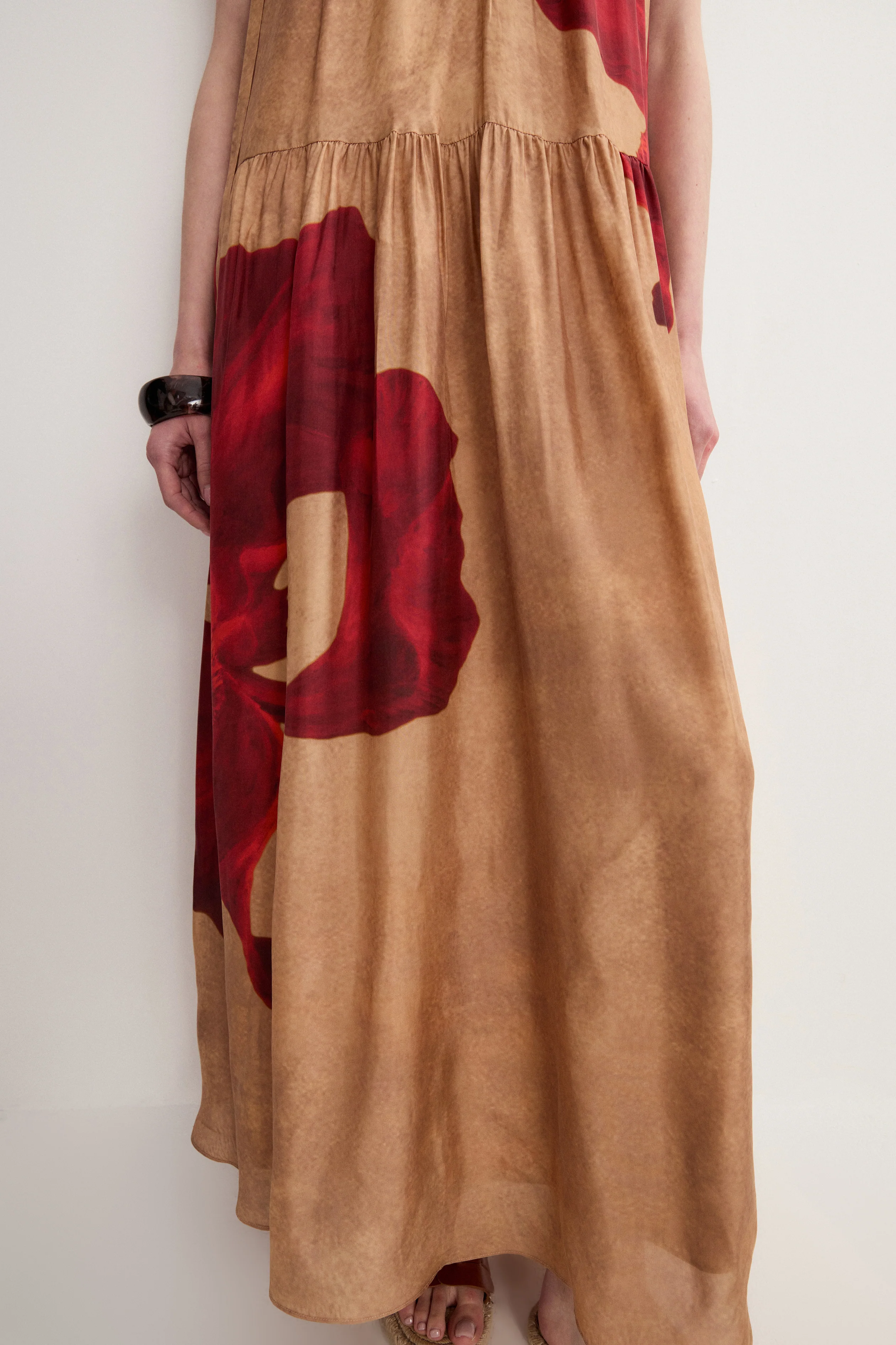 2005-abby-crimson-iris-flora-sleeveless-dress-in-lyocell-1.webp