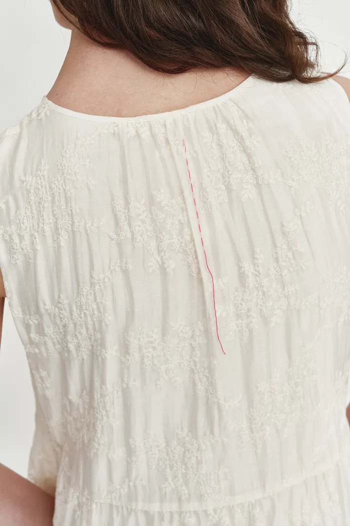 2008-stella-sleeveless-dress-in-lyocell-linen-embroidery-1.webp