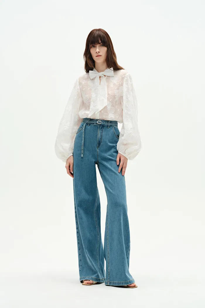 2082-ella-belted-washed-jeans-in-lyocell-denim-1.webp
