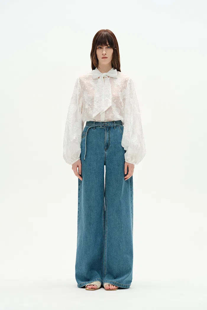 2082-ella-belted-washed-jeans-in-lyocell-denim-1.webp