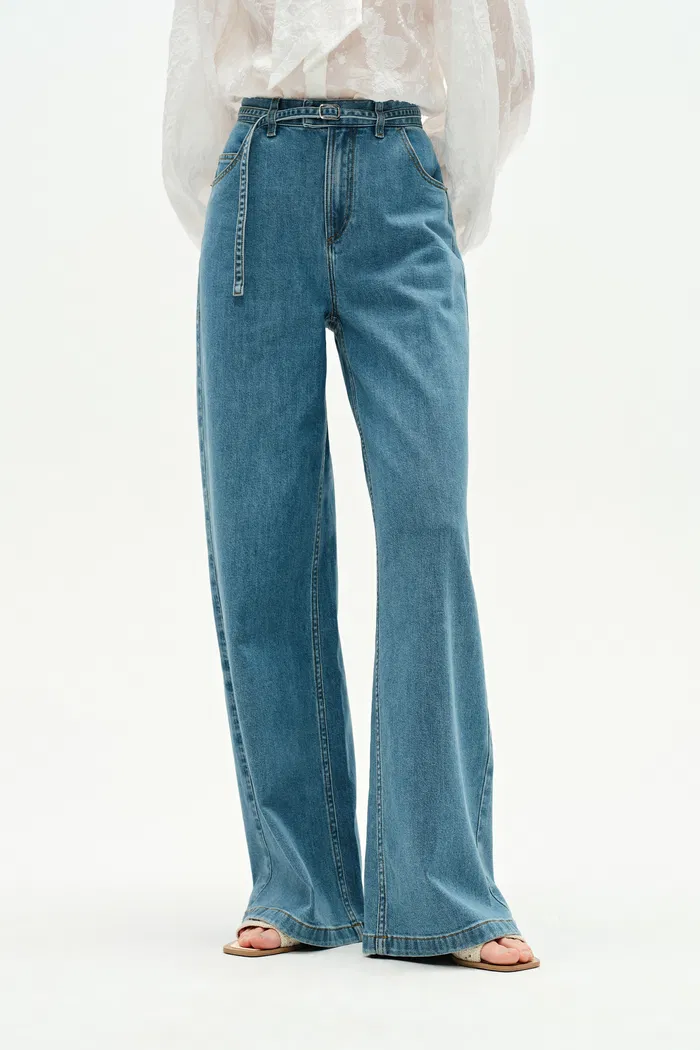 2082-ella-belted-washed-jeans-in-lyocell-denim-1.webp